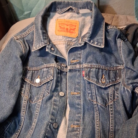 Levi's Classic Blue Denim Jacket - Picture 2 of 7